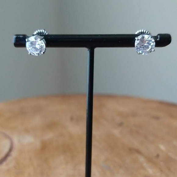 White Rhodium Cluster Earrings set - Picture 6 of 8
